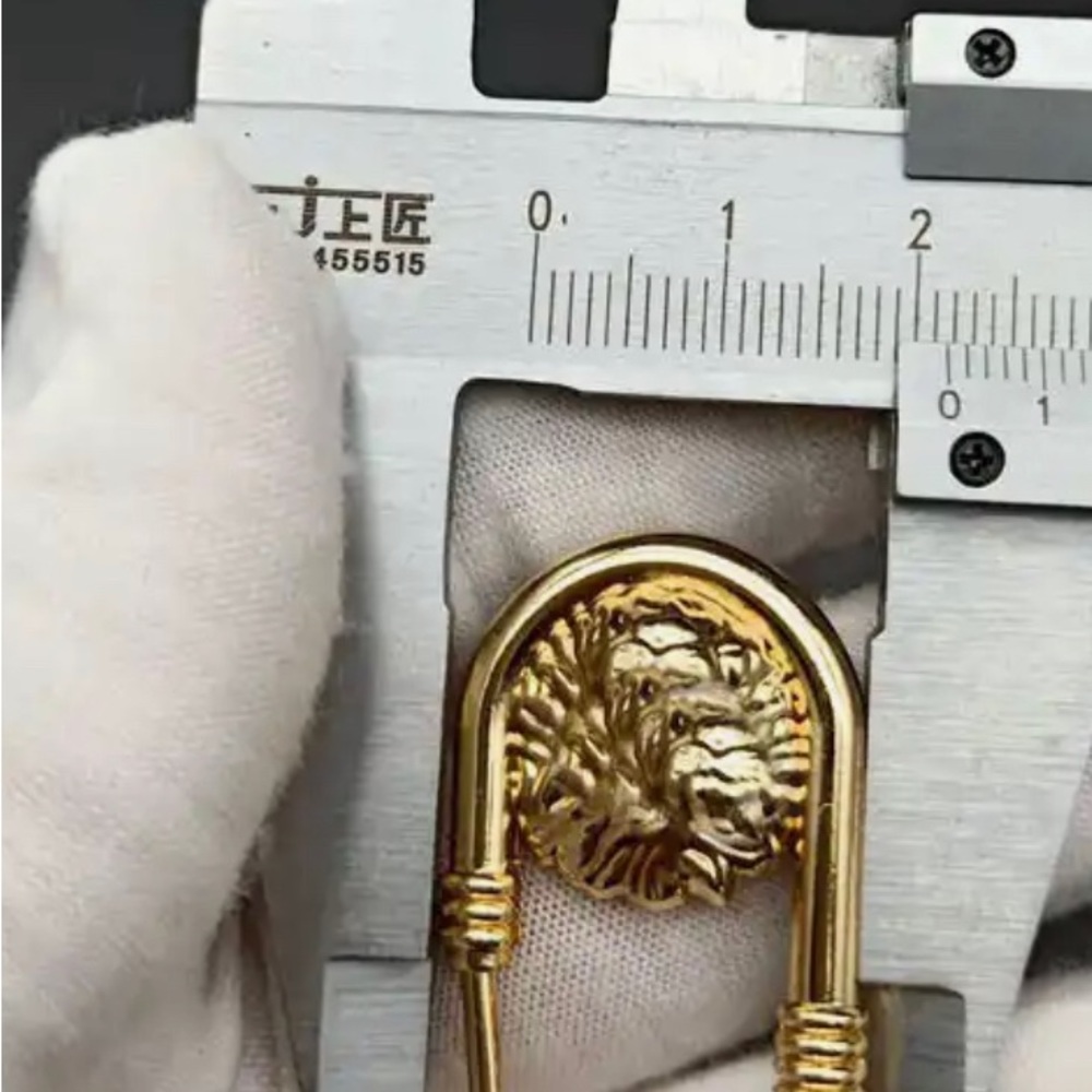 NEW Gold Pin - Picture 5 of 5